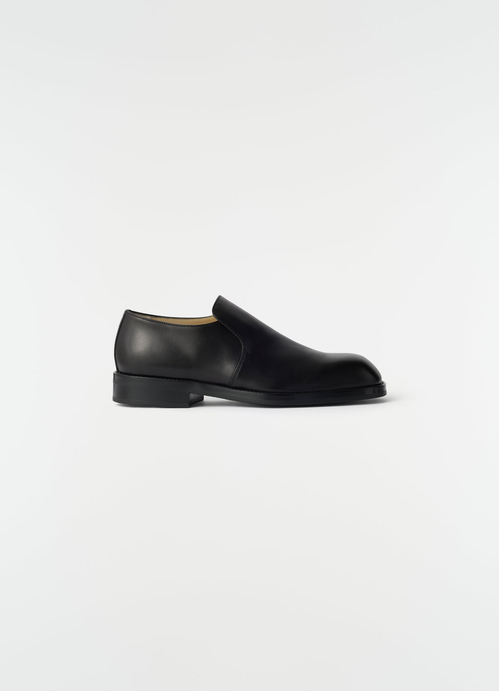 FORMAL SLIP ON IN SHINY VEGETABLE LEATHER