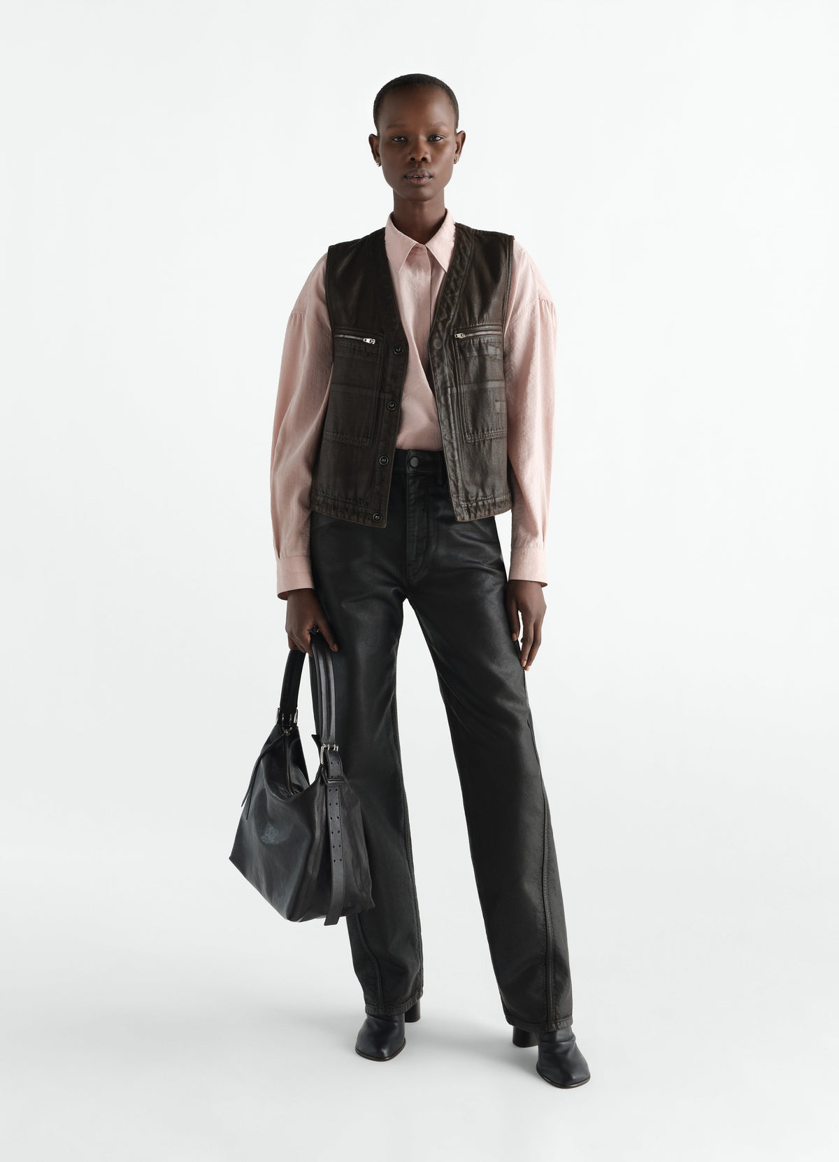 ZIPPED VEST IN COATED BROKEN TWILL