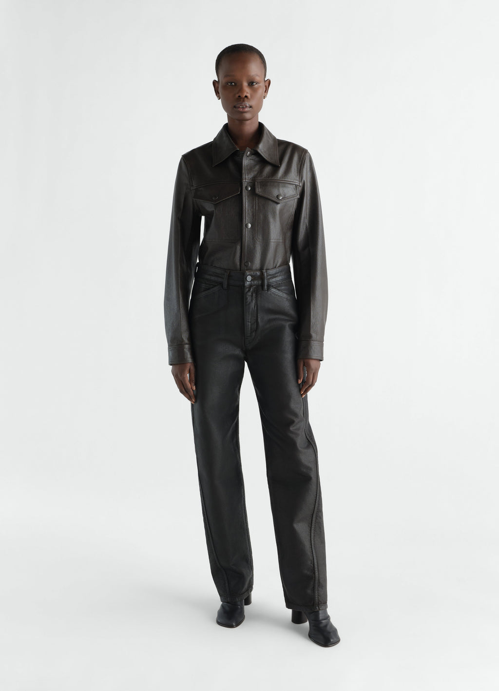 FIVE POCKETS TWISTED PANTS IN COATED DENIM