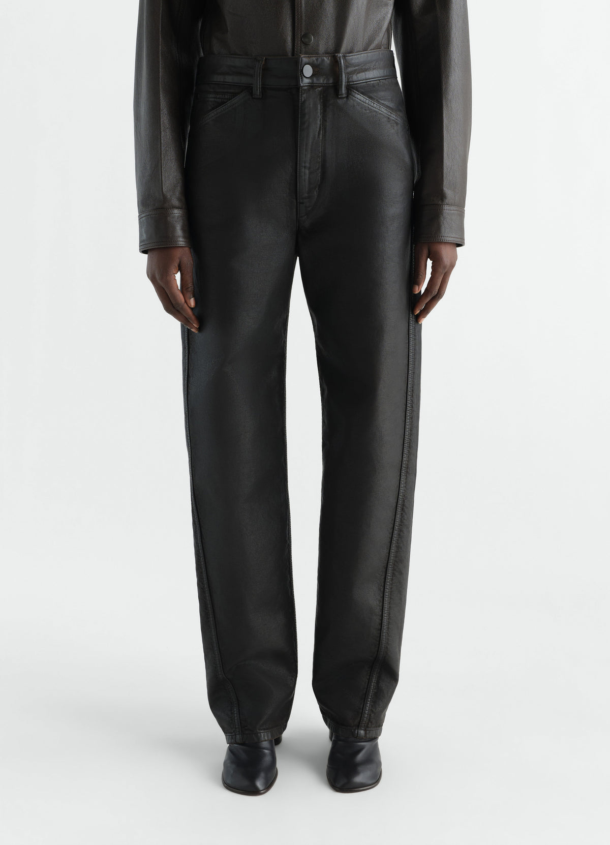 FIVE POCKETS TWISTED PANTS IN COATED DENIM
