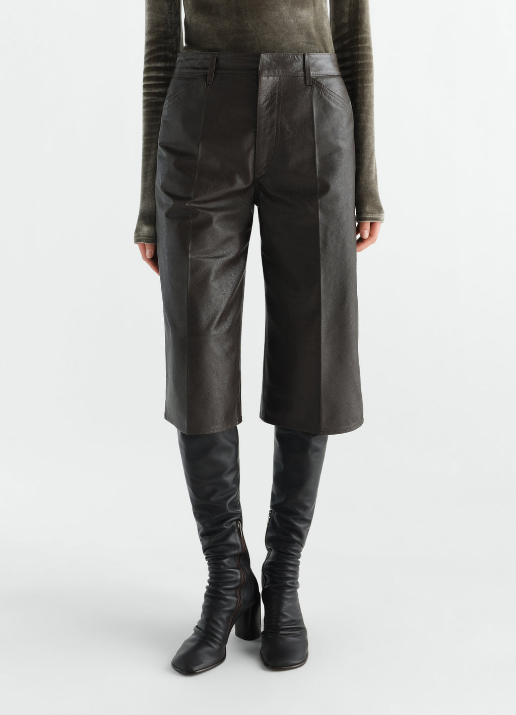 LEATHER BERMUDAS IN GLOSSY COW LEATHER