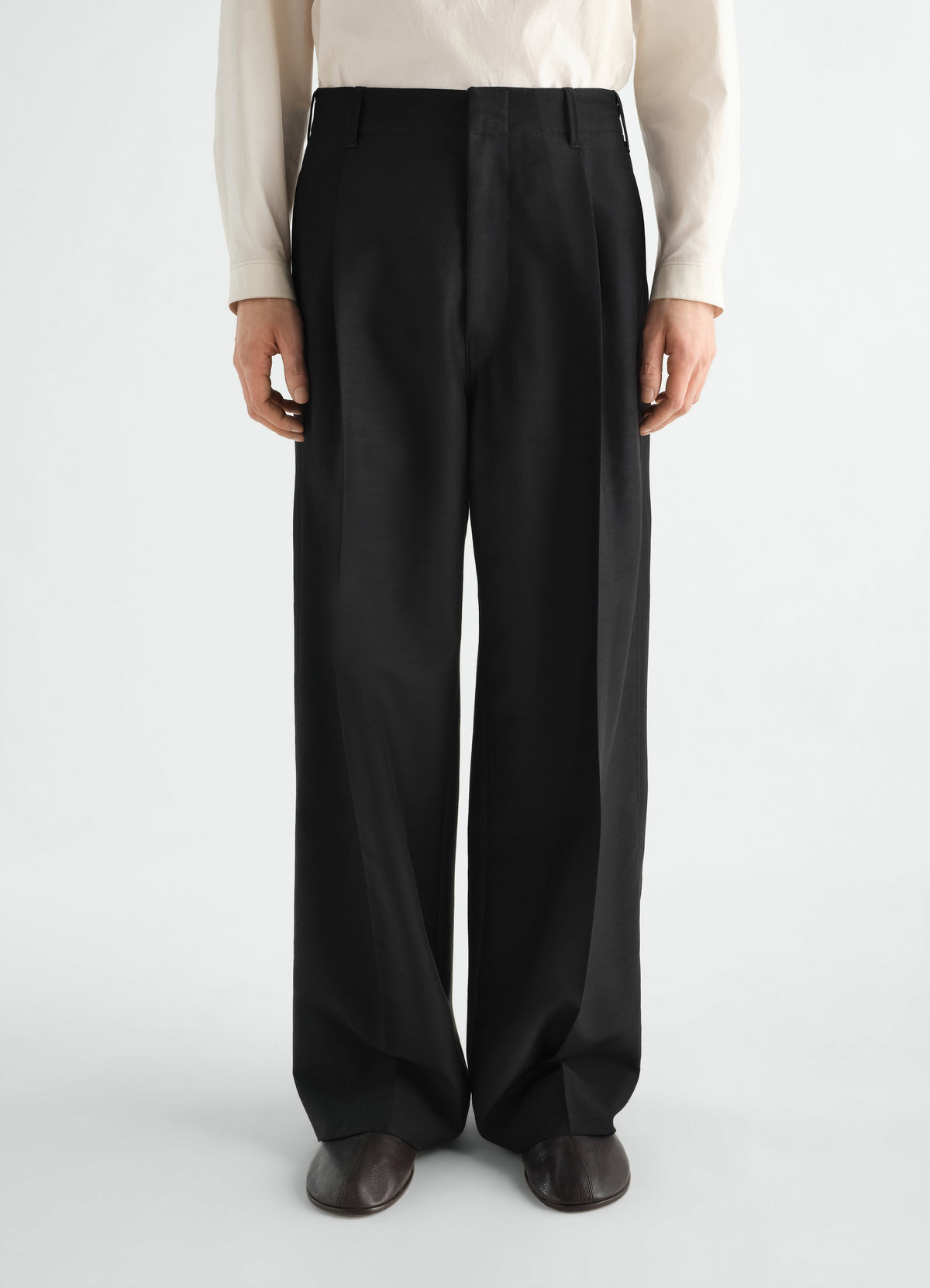 SINGLE PLEAT TAILORED PANTS IN WOOL MOHAIR TOILE