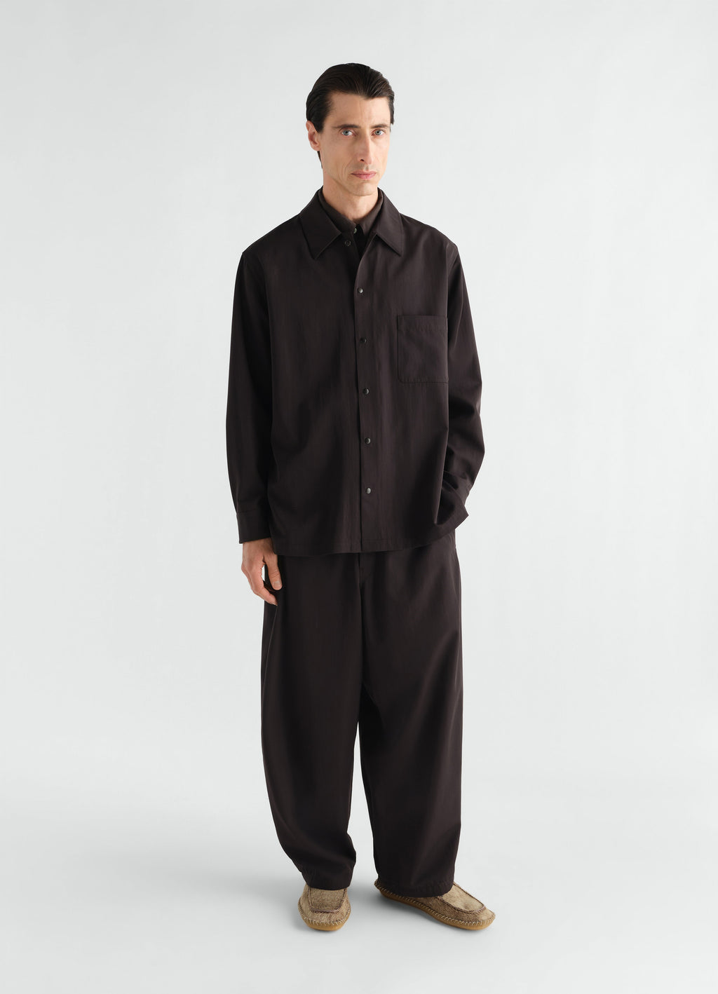JOGGER PANTS IN WOOL GABARDINE