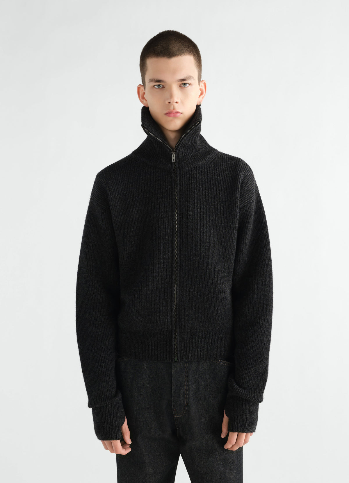 ZIPPED CARDIGAN IN VIRGIN WOOL