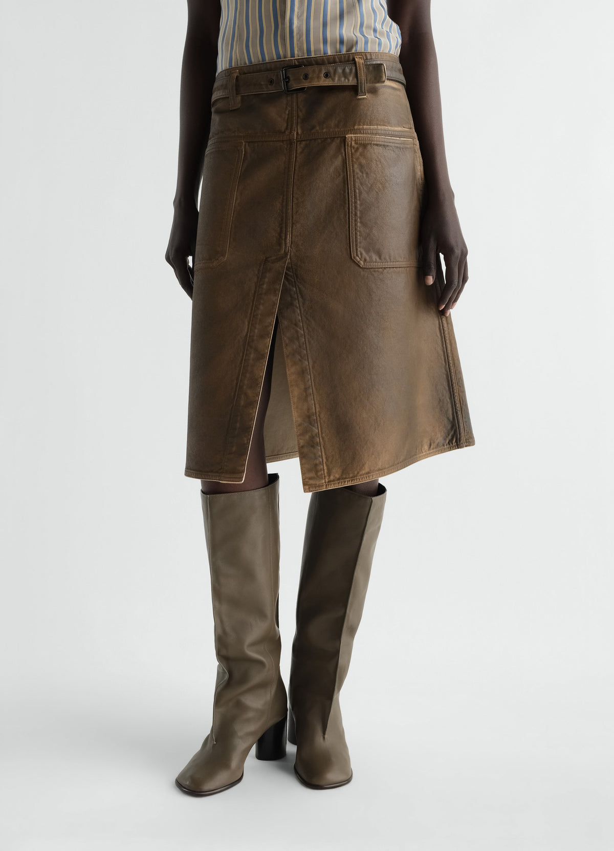 WORKWEAR SKIRT IN COATED DENIM